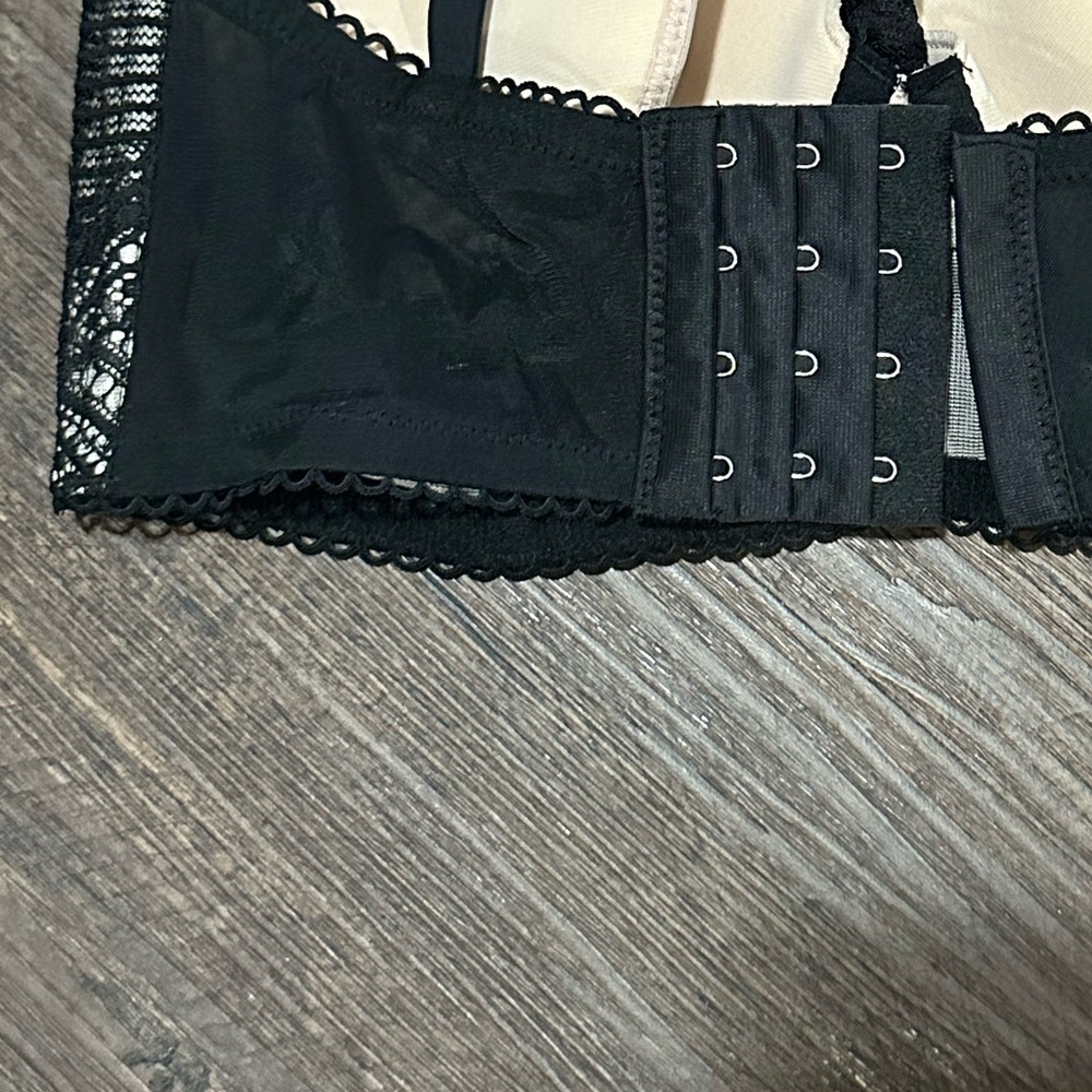Victoria's Secret Bra - Picture 4 of 5